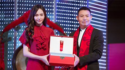中国美正当红，EMC易倍A股上市，引领新时代